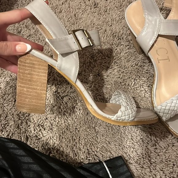 Open toe heels - Picture 2 of 4